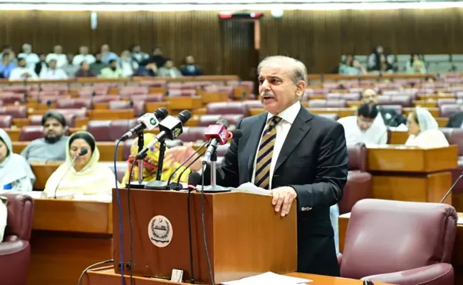 Pakistani Prime Minister Shehbaz Sharif wins vote of confidence - Sakshi