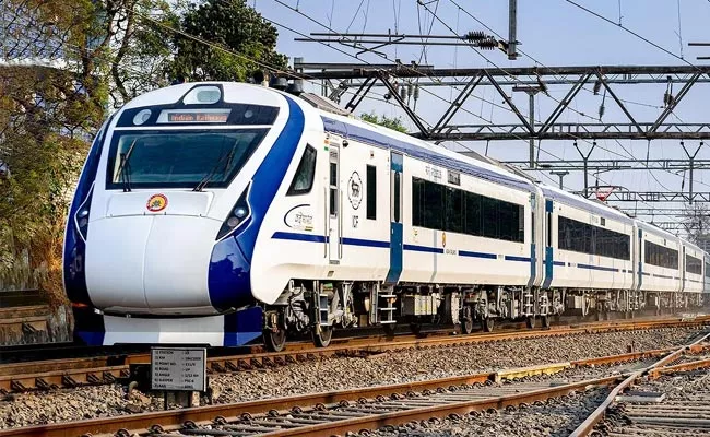 Stones Pelted On Vande Bharat Express Train In Gudur - Sakshi