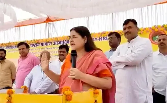 Donkey Milk Soap Keep Woman Body Beautiful Says Maneka Gandhi - Sakshi