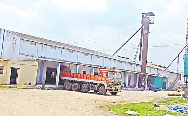 CMR grain exposed in vigilance raids in Siddipet district - Sakshi