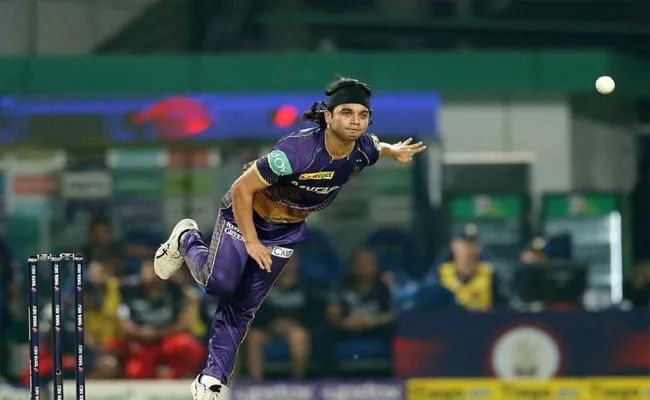 Who is Suyash Sharma,Chandrakant Pandit impressed with mystery spinner  - Sakshi