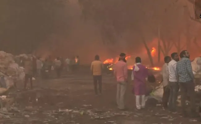 Fire Broke Out In Plastic Godown At Delhi Tikri Kalan - Sakshi