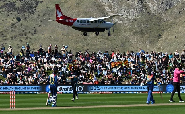 Plane Flies Over Head During 3rd T20I Between NZ VS SL - Sakshi