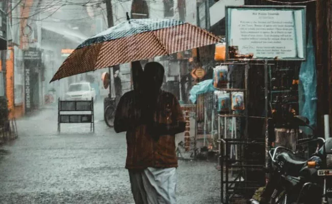 Weather Office Predicts Rain Hailstorms In India Over Next Few Days - Sakshi