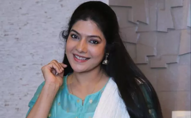 Actress Vasuki Anand Talk About Anni Manchi Sakunamule Movie - Sakshi