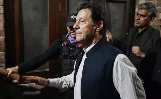 Imran Khan Granted Bail By Islamabad HC Over Corruption Case - Sakshi