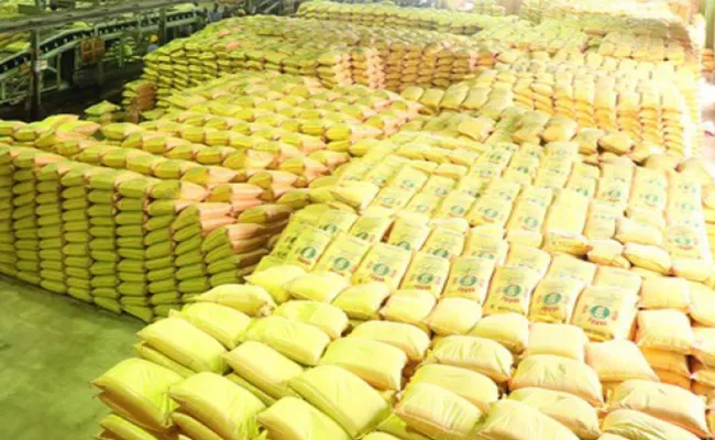 Fertilizer Flying Squads seize 70,000 bags of suspected spurious urea - Sakshi