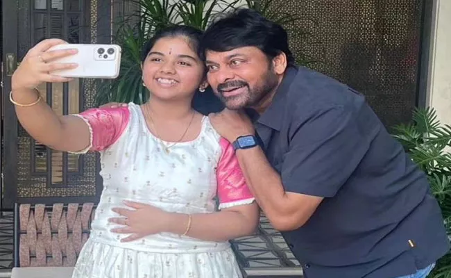 Ayyan Pranathi of Telugu Indian Idol 2 Meet Megastar Chiranjeevi In Hyderabad - Sakshi