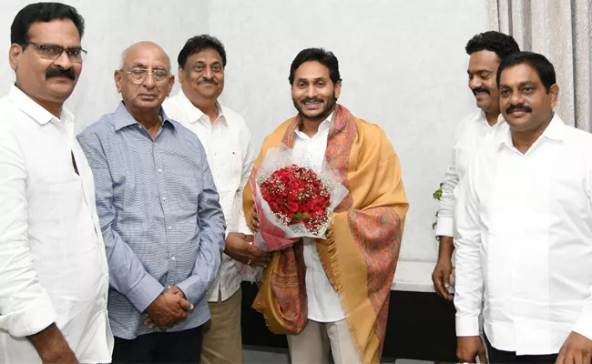 Team Of AP Kshatriya Federation Meets CM YS Jagan - Sakshi