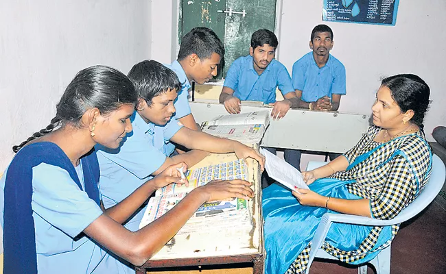 Jagananna Kanuka to disabled students - Sakshi