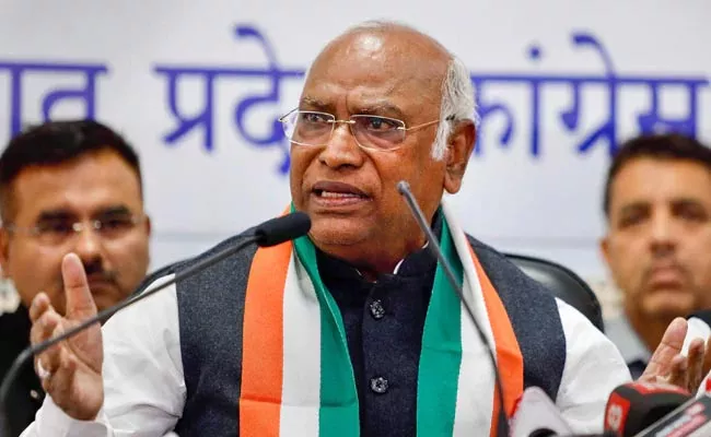 Punjab Court Summons Mallikarjun Kharge Comments Bajrang Dal with PF - Sakshi