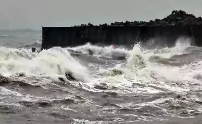 Deadly Cyclone Mocha slams into Bangladesh, Myanmar - Sakshi