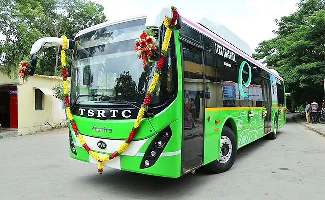 Hyderabad To Vijayawada E-Garuda Electric Bus Services - Sakshi