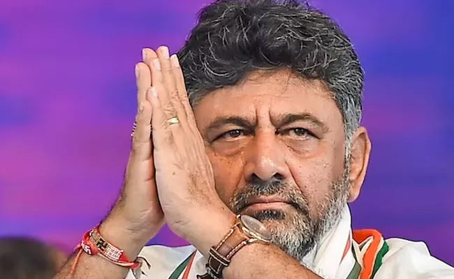 Karnataka KPCC DK Shivakumar Says He Wont Backstab Blackmail - Sakshi