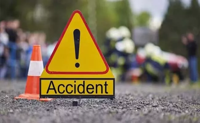 Speeding Tanker Crashes Into Auto In Fatehpur UP 9 Killed One Injured - Sakshi