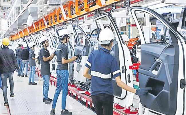 Automobile companies in order to recruit talented young staff - Sakshi