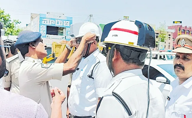 AC helmets for traffic police - Sakshi