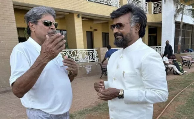 Rajinikanth Shares Pic With Kapil Dev From Sets Of Laal Salaam - Sakshi