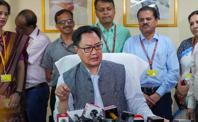 Kiren Rijiju Takes Charge Of New Ministry Says This On Losing Law - Sakshi