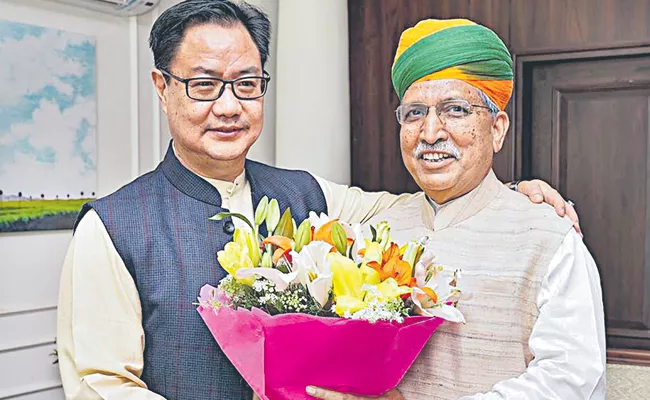 Kiren Rijiju replaced by Arjun Ram Meghwal as law minister - Sakshi