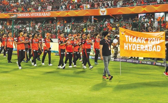 IPL 2023 SRH Vs RCB Umran Malik Not Handled Well By SRH: Zaheer Khan - Sakshi