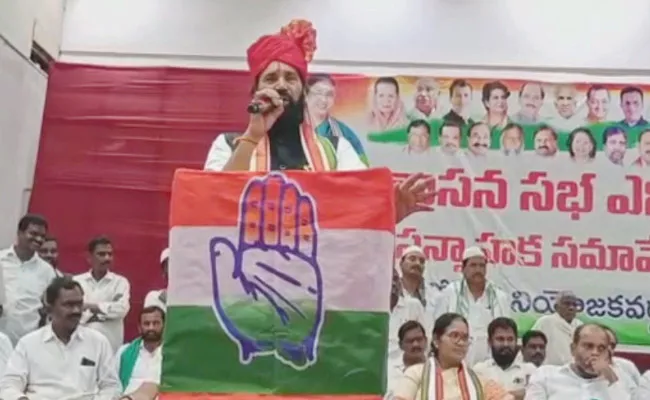 T Congress MP Uttam Kumar Reddy Meets Party Cadre - Sakshi