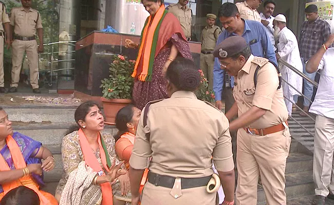 GHMC BJP Corporators Protest At Hyderabad Water Board - Sakshi