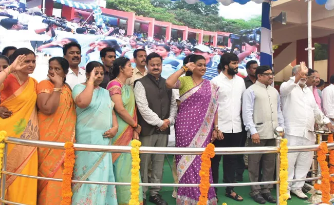 AP CM Cup Tournament Off To Start: RK Roja Inaugurates - Sakshi