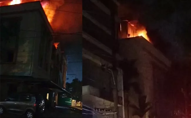 Huge Fire Broke Out In Software Company In Hyderabad - Sakshi