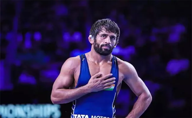 He hasnt given me the medal in charity says Bajrang Punia - Sakshi