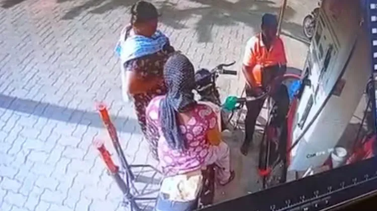 Bike Fire In Petrol Bunk At Tumakuru 