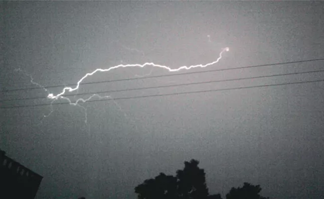 Father And Son Duo Killed By Lightning Strike In NagarKurnool - Sakshi