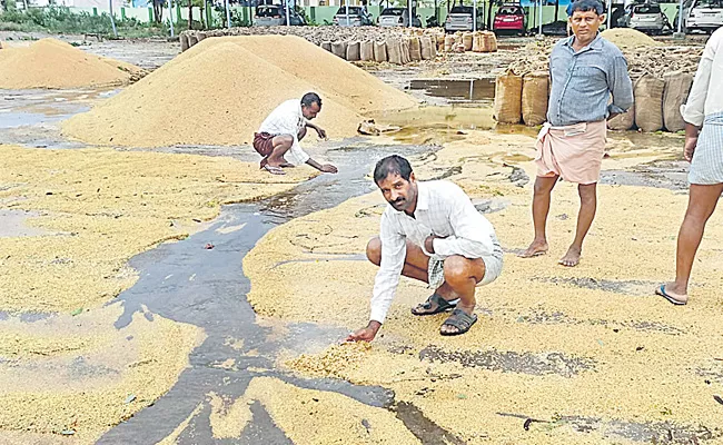 Rain accompanied by squalls in many districts - Sakshi