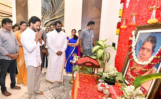 CM YS Jagan Console To YSRCP MLA Maddali Giridhar Family - Sakshi