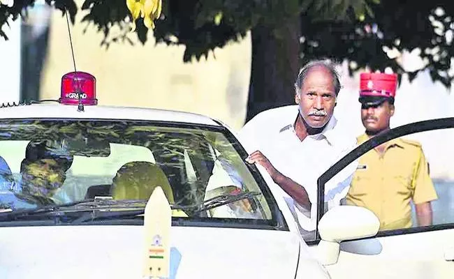 Puducherry Cm N Rangasamy Says Do Not Stop Traffic For Convoy - Sakshi