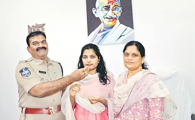 SP Daughter Uma Harathi Got All India 3rd Rank In Civils - Sakshi