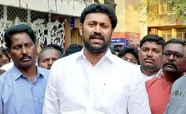 Kadapa MP YS Avinash Reddy Anticipatory Bail  - Sakshi