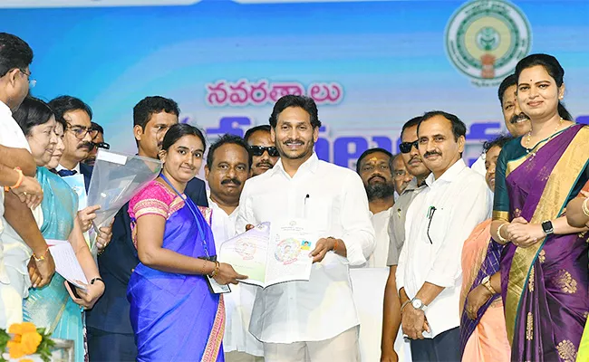 Beneficiaries Of house titles In AP Are Happy Praises On CM YS Jagan - Sakshi