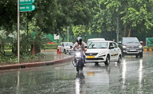 Heavy Rain In Delhi Affects Flights - Sakshi