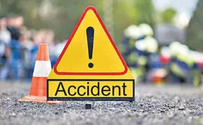 Road Accident In Tirumala Ghat Road Devotees Injured - Sakshi