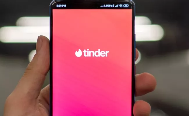 Bengaluru Woman Cheated Nearly 5 Lakhs To Her Tinder Boy Friend Karnataka - Sakshi