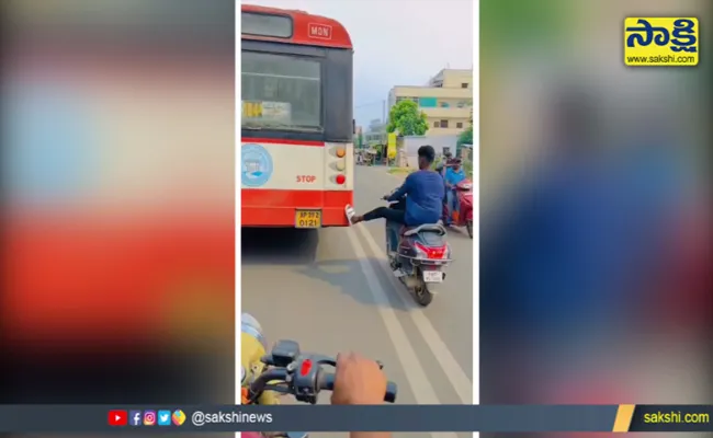 TSRTC MD Sajjanar Angry With Youth RTC Bus Stunt 