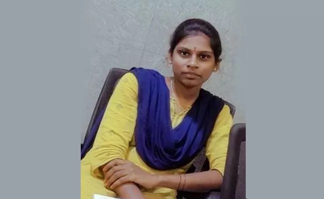 Woman Constable Committed Suicide In Hyderabad - Sakshi