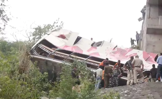 Few Killed Amritsar To Katra Bus Falls Into Jammu Gorge - Sakshi