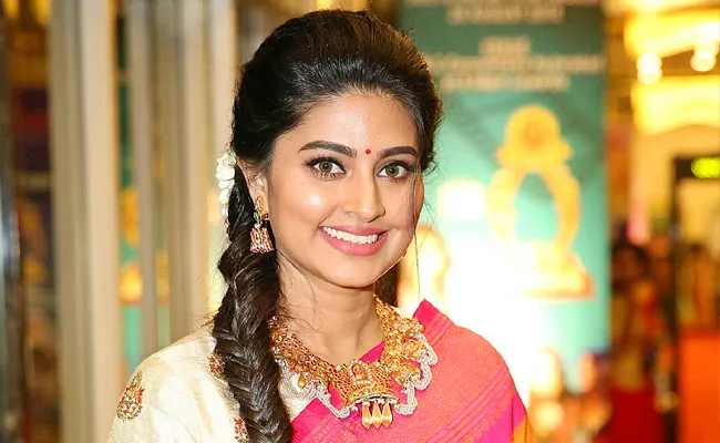 Heroine Sneha Recalls How She Was Discriminated At Home - Sakshi