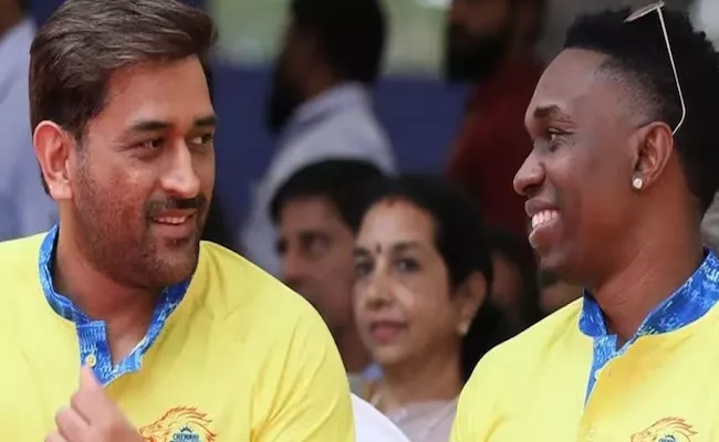 Dwayne Bravo Shares How Phone Call From Dhoni Helped Decide Future After Retirement - Sakshi