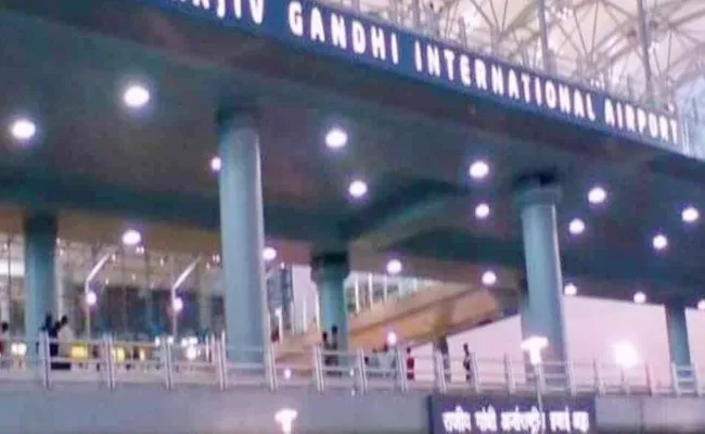 CISF Saved Bengaluru Woman At Shamshabad Airport - Sakshi