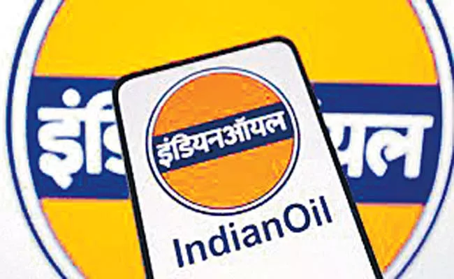 IOC is the top bidder for Reliance Gas - Sakshi