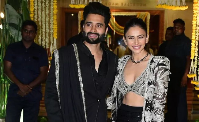 Rakul Preet Singh Spotted At Wedding Reception With Boy Friend Jackky - Sakshi