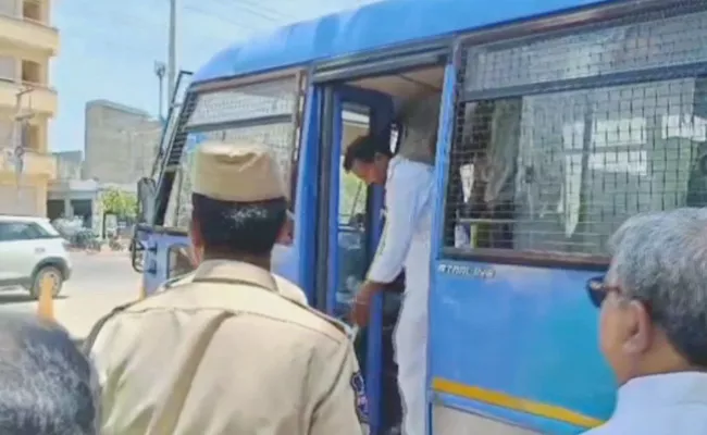 Those Are Not Farmers Yadadri Bhuvanagiri police on Handcuffs Row - Sakshi